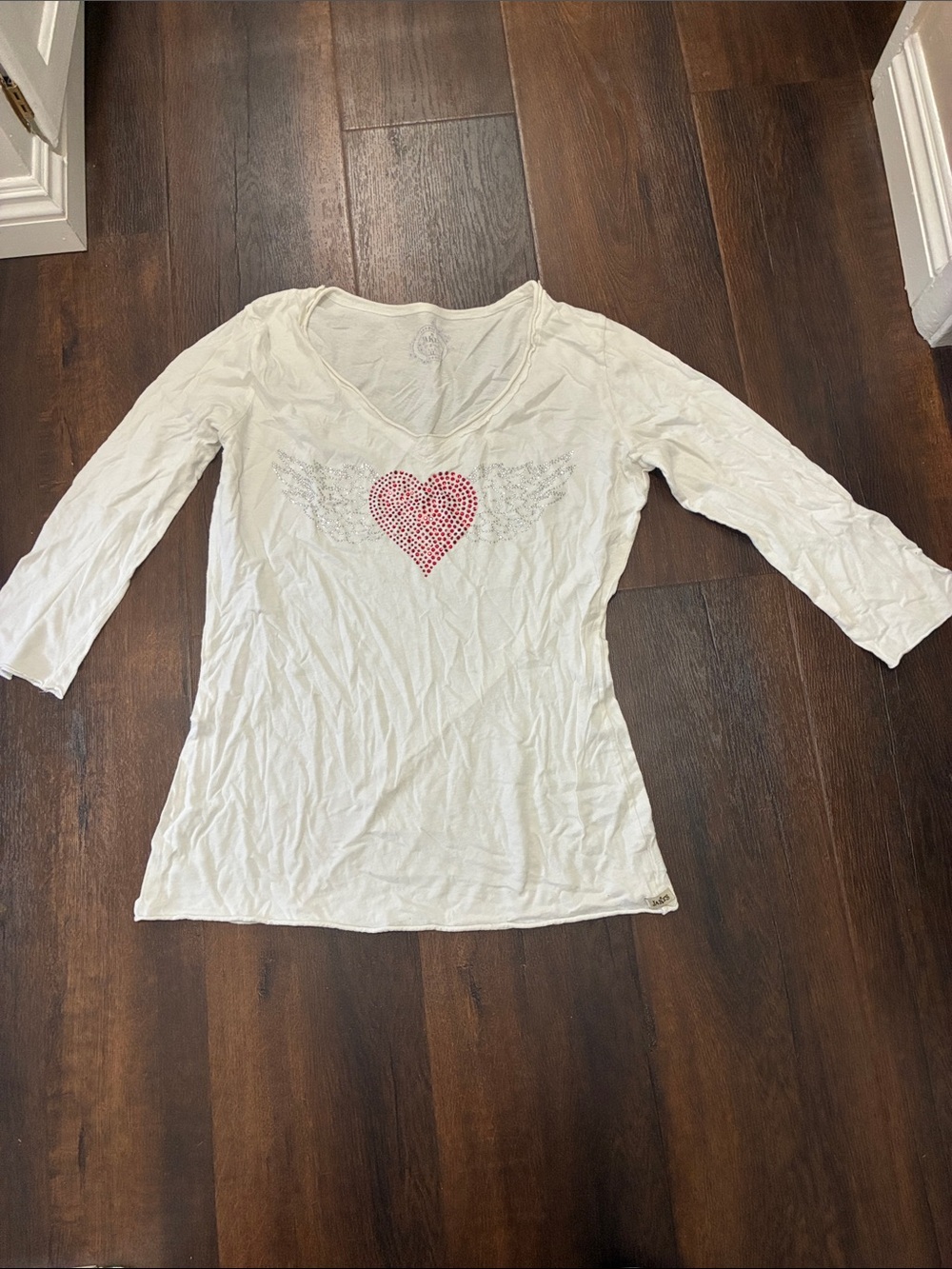 JAKE’S White V-Neck Top with Red Heart wings Accent STUDDED JEWELED XL